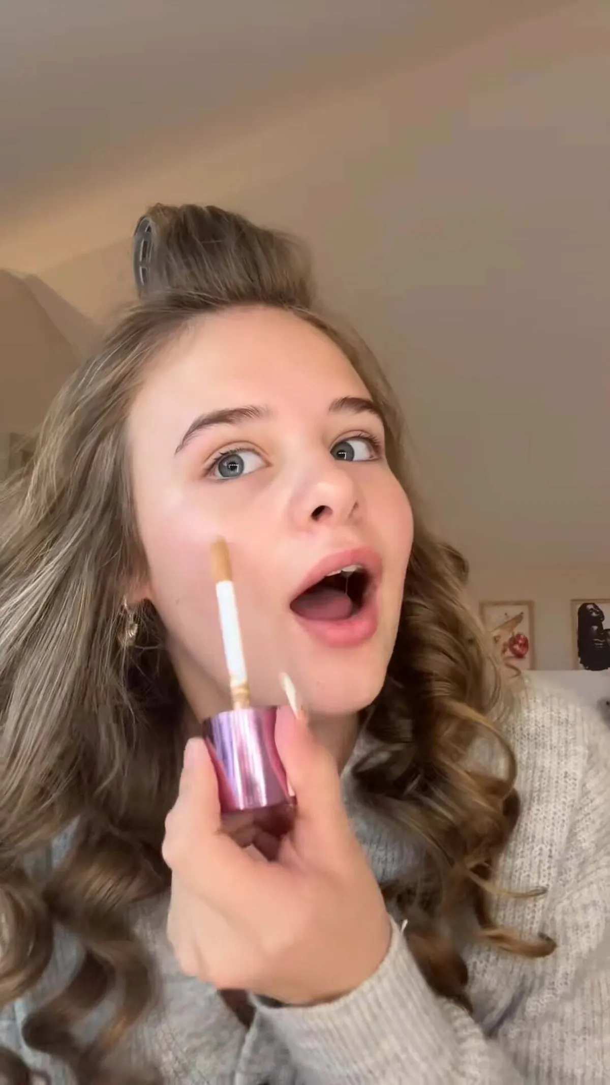 Izzie Hillary Thumbnail